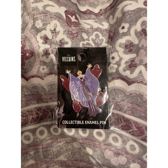 NWT Disney Villains Evil Queen Trading Collectable Enamel Pin - Picture 1 of 1